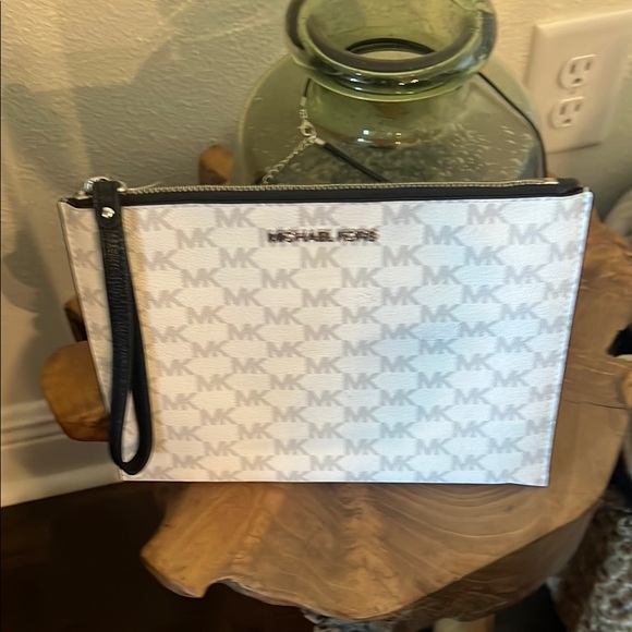 Michael Kors White Wristlet - Picture 3 of 5
